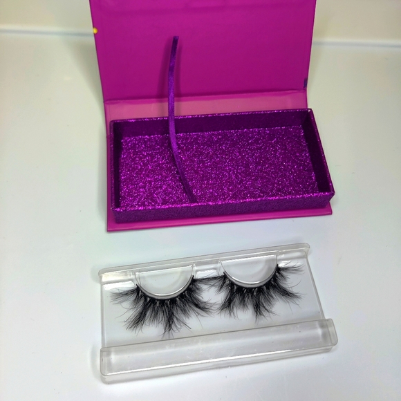 Lashes - Picture 4 of 4